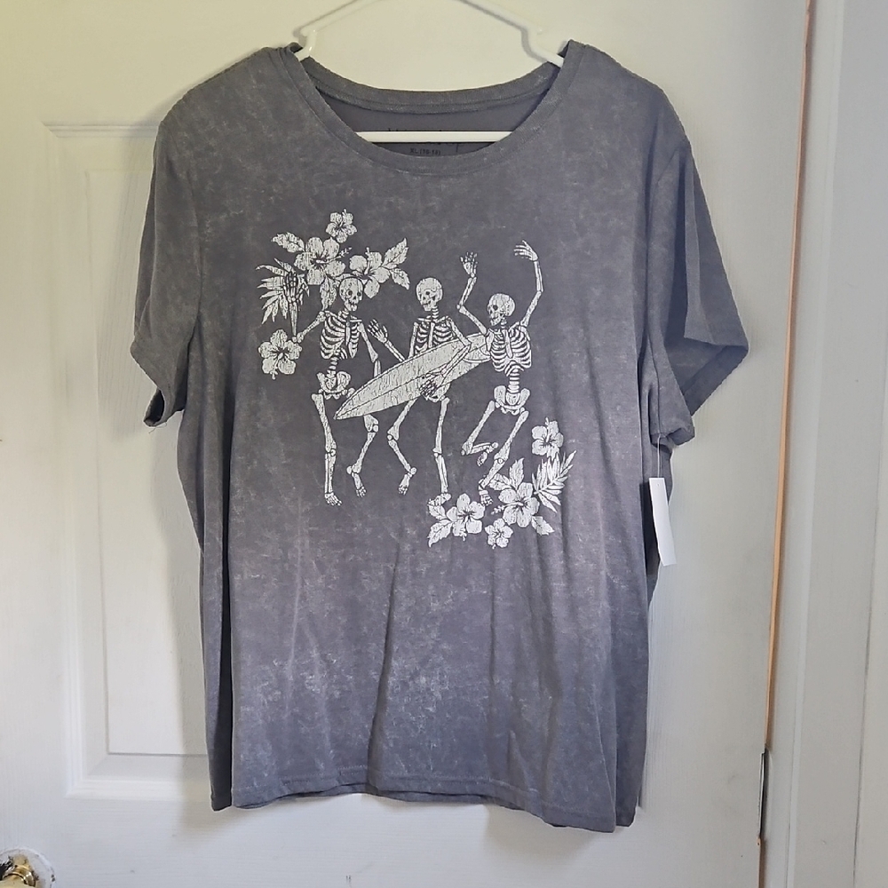 Gray Skeleton Graphic T-Shirt